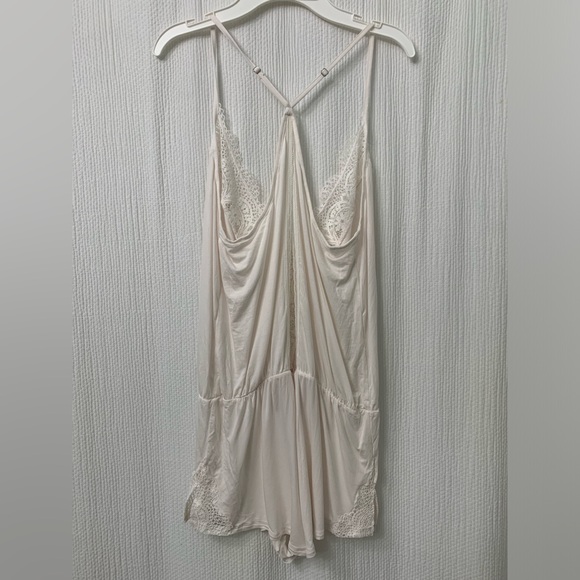 NWT Victoria's Secret White Lace Trim T Back Romper Womens Sleepwear Lingerie M - Picture 3 of 14